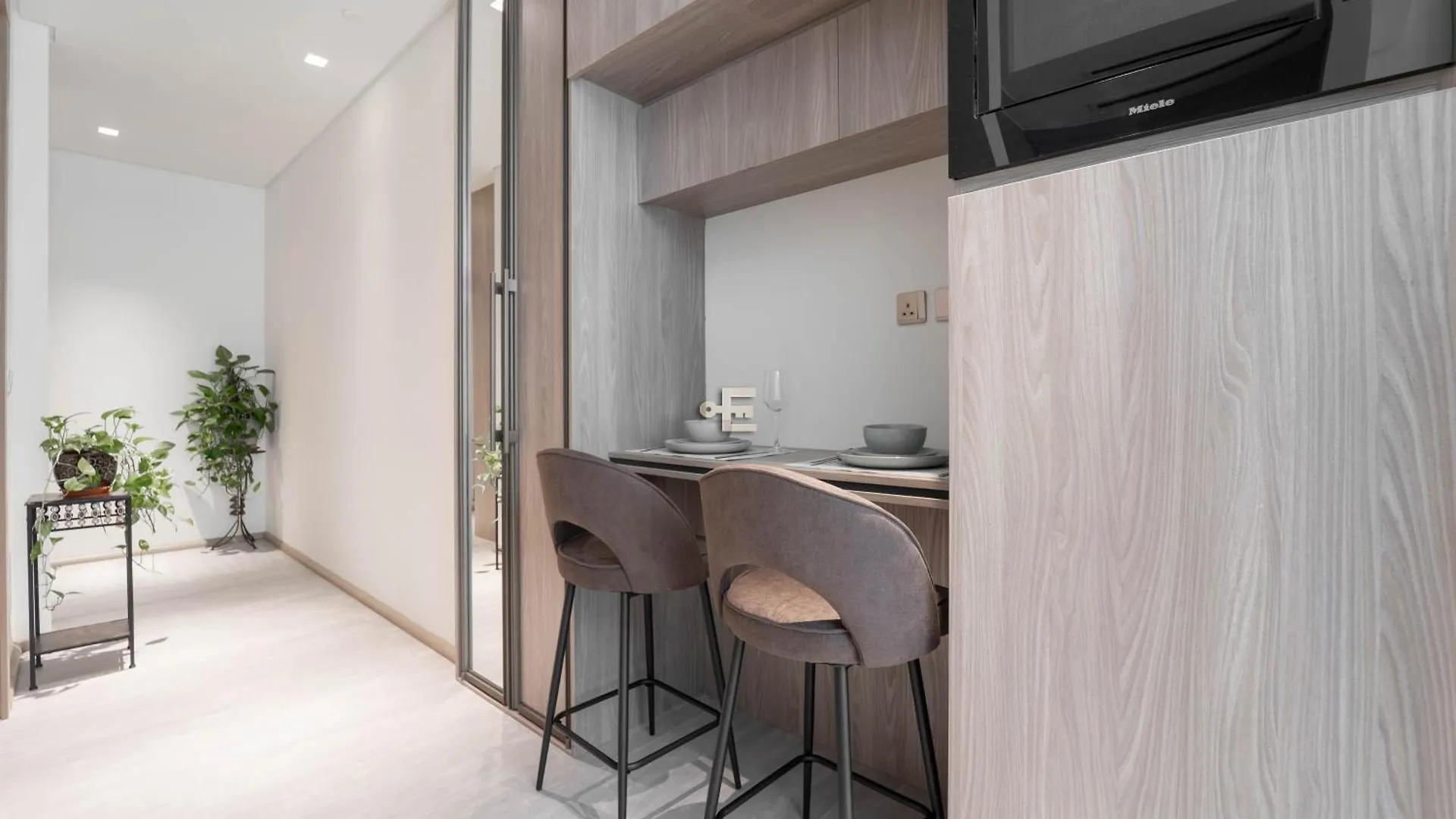 Contemporary Studio Terrace Luxe & Secure Stay ドバイ アパート