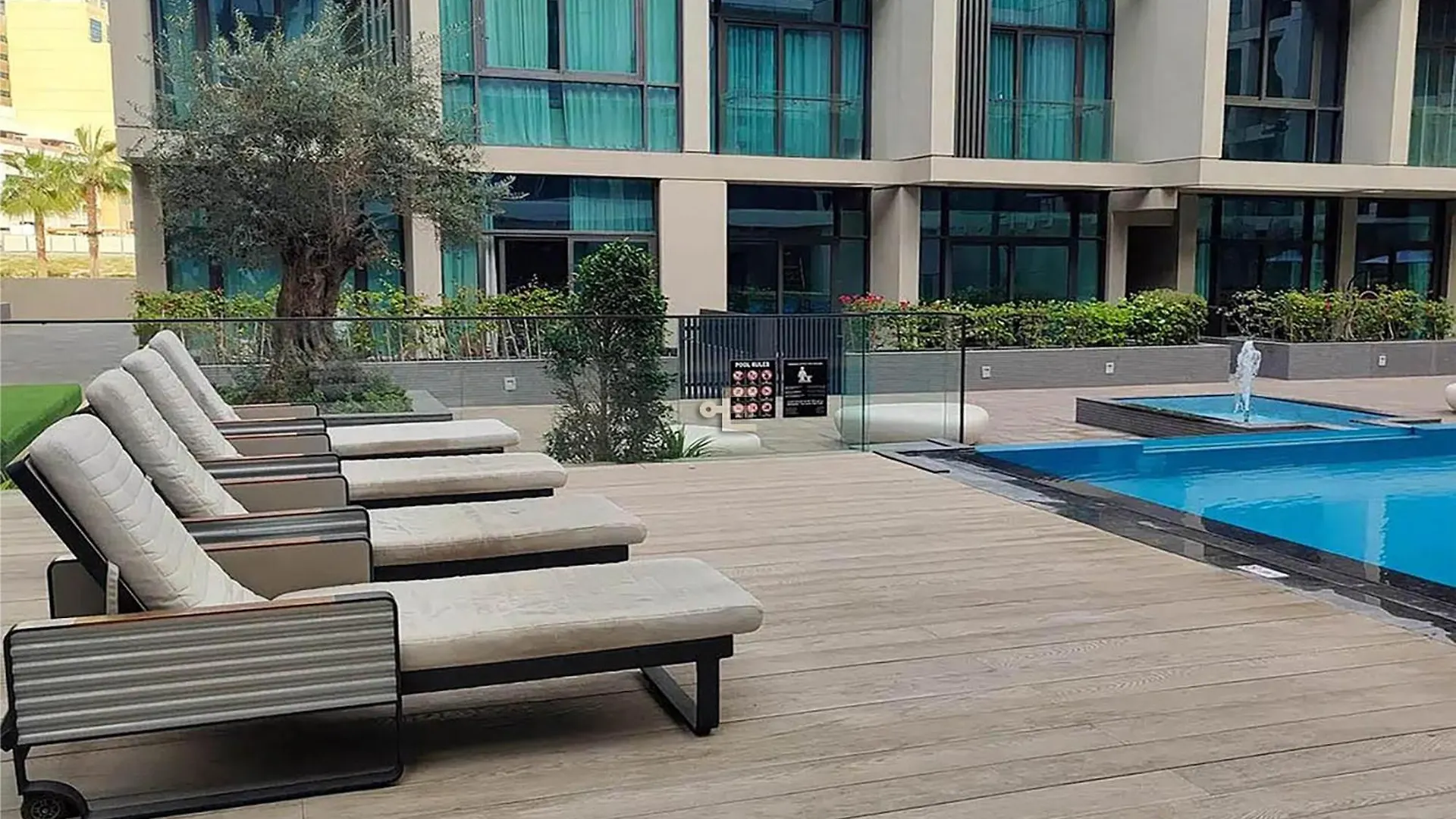 Contemporary Studio Terrace Luxe & Secure Stay ドバイ アパート