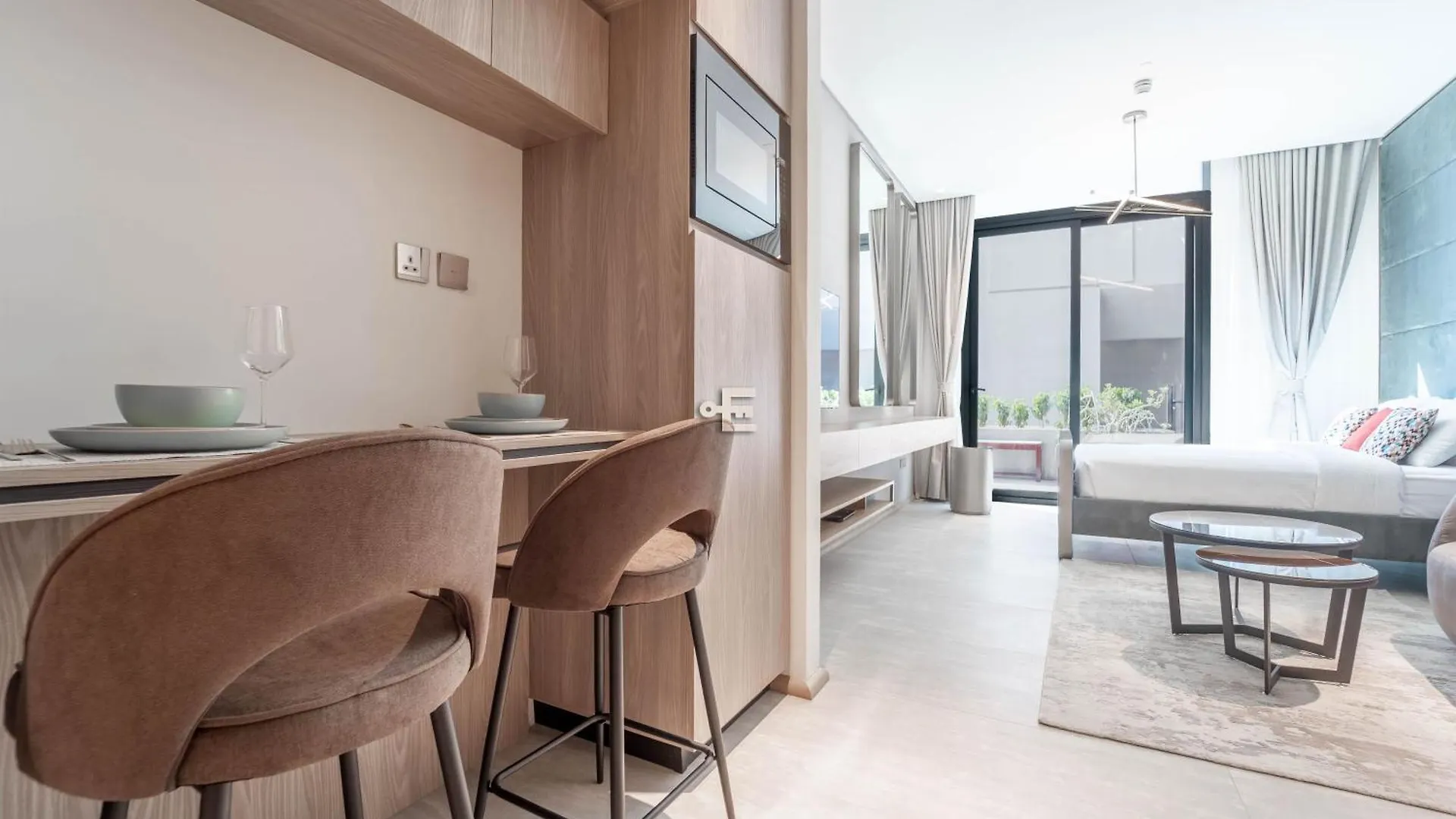 Contemporary Studio Terrace Luxe & Secure Stay Dubai Apartment