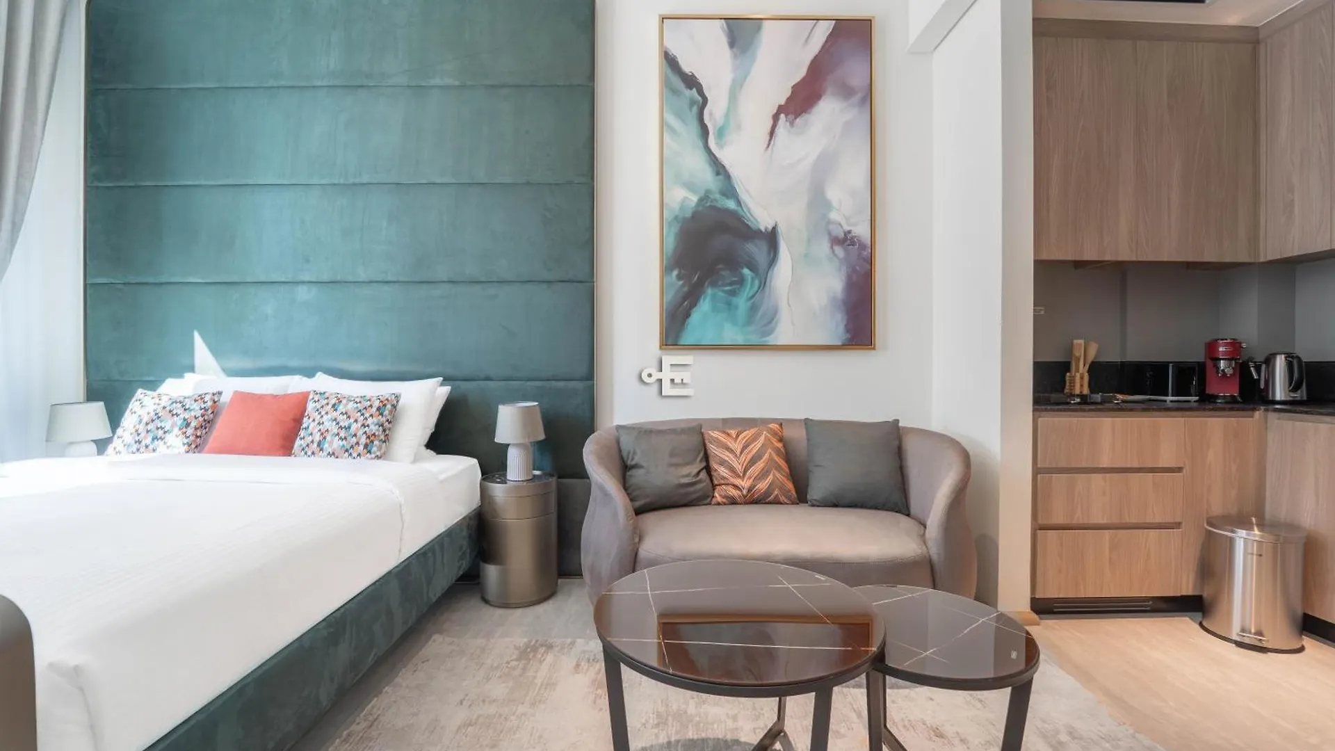 Contemporary Studio Terrace Luxe & Secure Stay Dubai